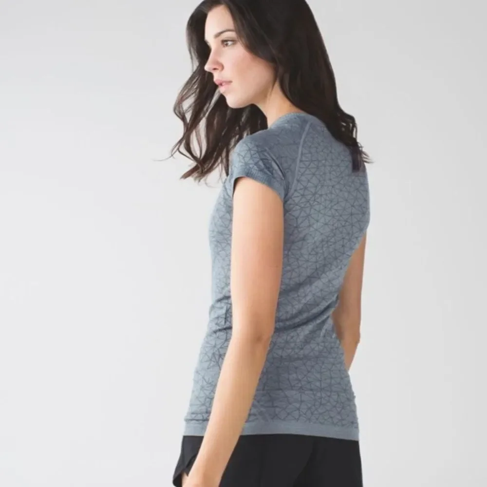 LULULEMON Swiftly Tech Short Sleeve Crew in Heathered Slate Women’s Size 12